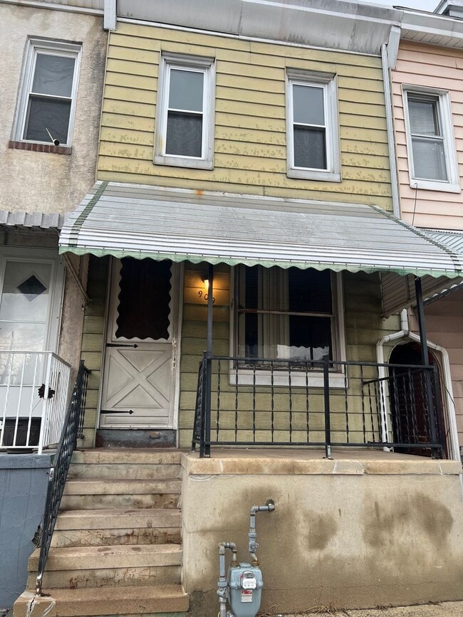 property at 909 Marion St