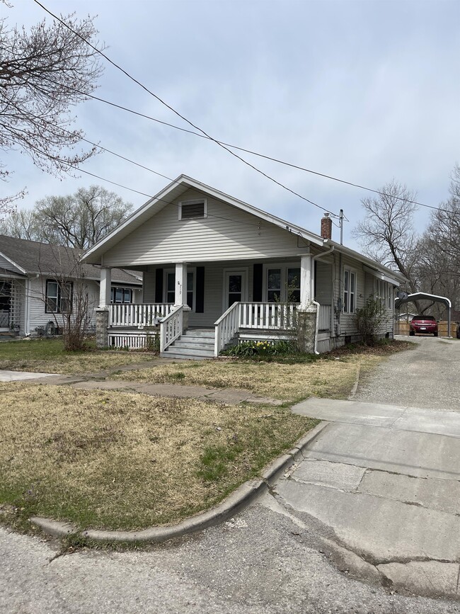 719 W 6th St in Ottawa, KS - Building Photo - Building Photo