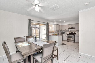 5837 W Sunforest Dr in Houston, TX - Building Photo - Building Photo