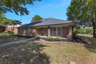 245 SW Rand Dr in Burleson, TX - Building Photo - Building Photo
