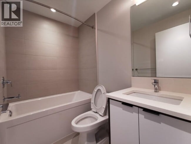 5355 Lane St in Burnaby, BC - Building Photo - Building Photo