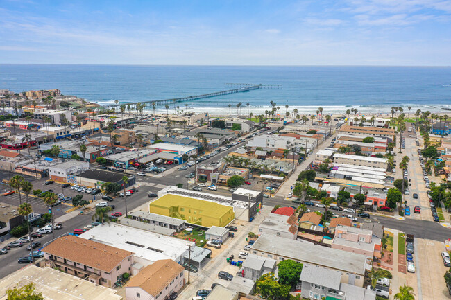 4986 Santa Monica Ave in San Diego, CA - Building Photo - Primary Photo