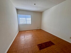 8522 MacArthur Blvd, Unit A in Oakland, CA - Foto de edificio - Building Photo