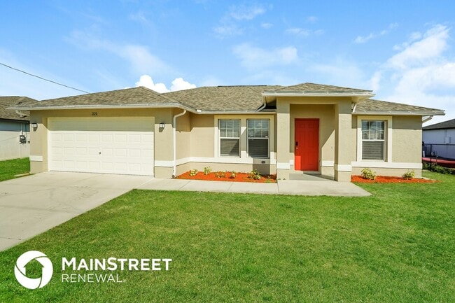 221 NW 25th St in Cape Coral, FL - Foto de edificio - Building Photo