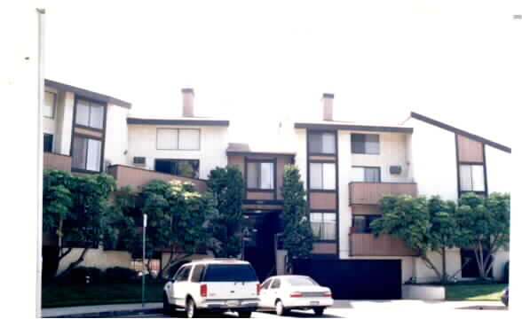 3327 Livonia Ave in Los Angeles, CA - Building Photo