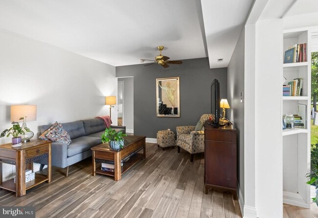 property at 17 Chelsea Ct
