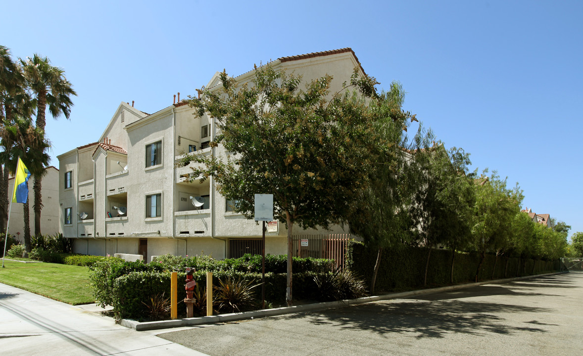 Sunset Plaza Apartments in Anaheim, CA - Building Photo