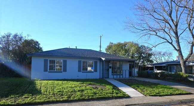 5206 61st St in Sacramento, CA - Building Photo - Building Photo