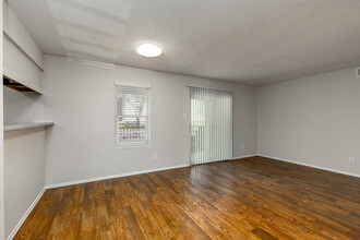 Bent Oaks Apartments in Dallas, TX - Building Photo - Interior Photo