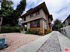 2108 Oak St in Los Angeles, CA - Building Photo