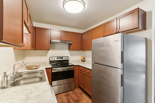 Woodfield Heights Apartments in Waukesha, WI - Building Photo - Building Photo