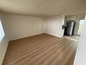 113 S Irena Ave, Unit 11 in Redondo Beach, CA - Foto de edificio - Building Photo