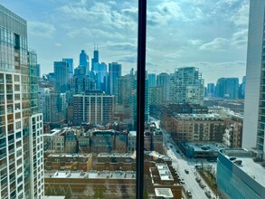460 W Chicago Ave, Unit 1502 in Chicago, IL - Building Photo - Building Photo
