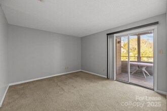 2505 Stockbridge Dr in Charlotte, NC - Foto de edificio - Building Photo