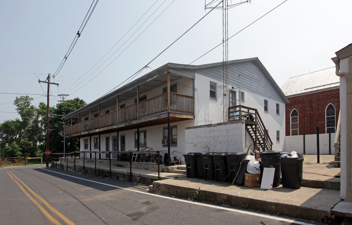 130-134 W Main St in Emmitsburg, MD - Foto de edificio