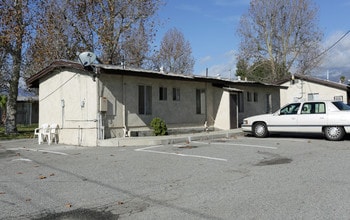 2710 N State St in San Bernardino, CA - Foto de edificio - Building Photo