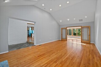 1217 Morningside Ln in Alexandria, VA - Foto de edificio - Building Photo