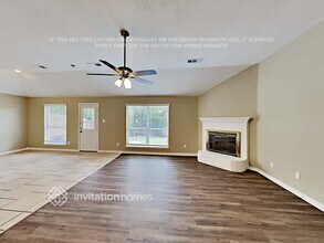 819 W Lonesome Dove Trail in Arlington, TX - Foto de edificio - Building Photo