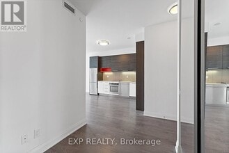36 Park Lawn Rd in Toronto, ON - Building Photo - Building Photo