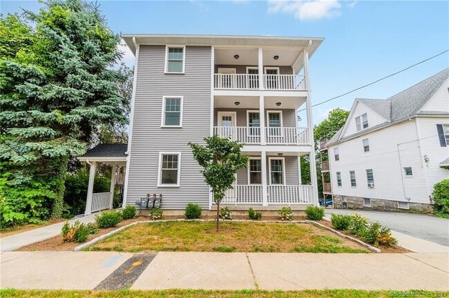 192 Montauk Ave, Unit 1 in New London, CT - Building Photo - Building Photo
