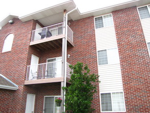 Midland Heights Apartments in Papillion, NE - Building Photo - Building Photo