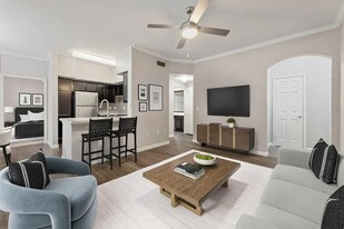 9813 Cypresswood Dr in Houston, TX - Building Photo