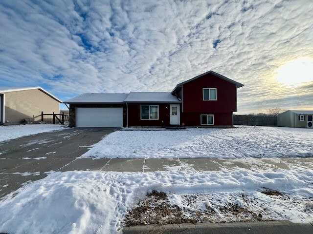 108 Hayden Dr in Box Elder, SD - Building Photo