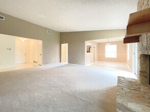12111 Saxony Ln in Austin, TX - Building Photo - Building Photo