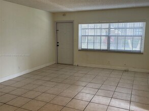 2642 Riverside Dr in Coral Springs, FL - Building Photo - Building Photo