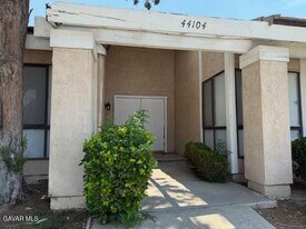 44104 30th St W in Lancaster, CA - Building Photo