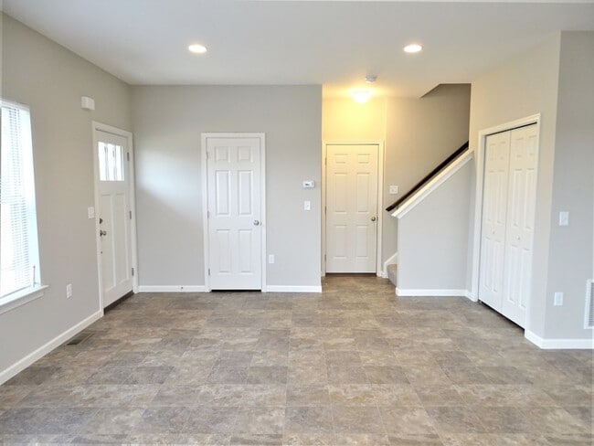 52 Michael Ln, Unit B in Denver, PA - Foto de edificio - Building Photo