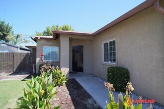 4426 Alta Verde Dr in Bakersfield, CA - Building Photo - Building Photo