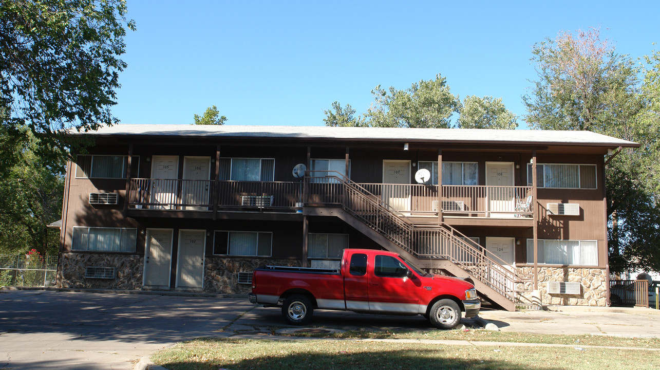 1202 N Fairview St in Wichita, KS - Building Photo