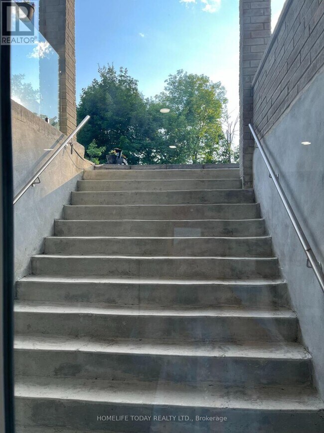 410 Rouge Hills Dr in Toronto, ON - Building Photo - Building Photo