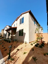 16659 Crocus Ln in Fontana, CA - Building Photo - Building Photo