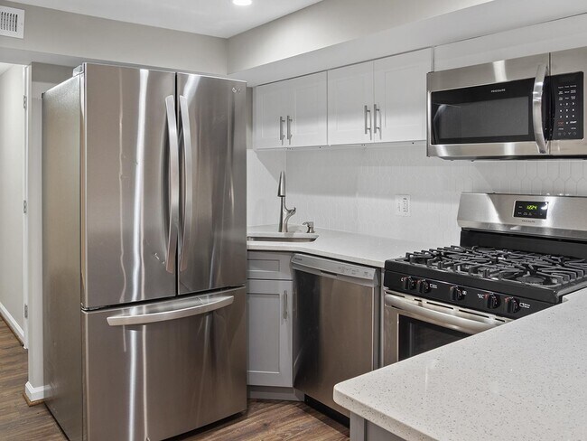 1330 Fairmont St NW in Washington, DC - Building Photo - Building Photo