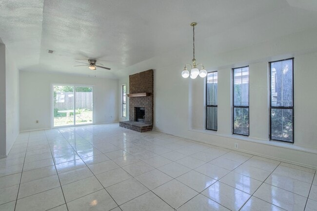 7512 Down Hill Dr in Fort Worth, TX - Building Photo - Building Photo