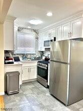 11 Pilgrim Ct in Bloomfield, NJ - Building Photo - Building Photo