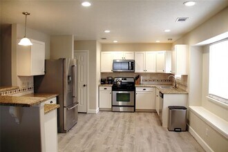 1803 Edinburg Ave in League City, TX - Building Photo - Building Photo