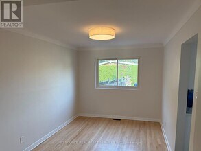 865 Woodroffe Ave in Ottawa, ON - Building Photo - Building Photo