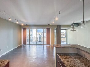 800 Brazos St in Austin, TX - Foto de edificio - Building Photo