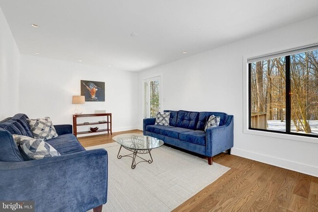 9982 Blackberry Ln in Great Falls, VA - Building Photo - Building Photo