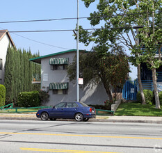 15045 Burbank Blvd in Van Nuys, CA - Building Photo - Building Photo