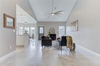 505 Chantilly Ln in Spicewood, TX - Building Photo - Building Photo