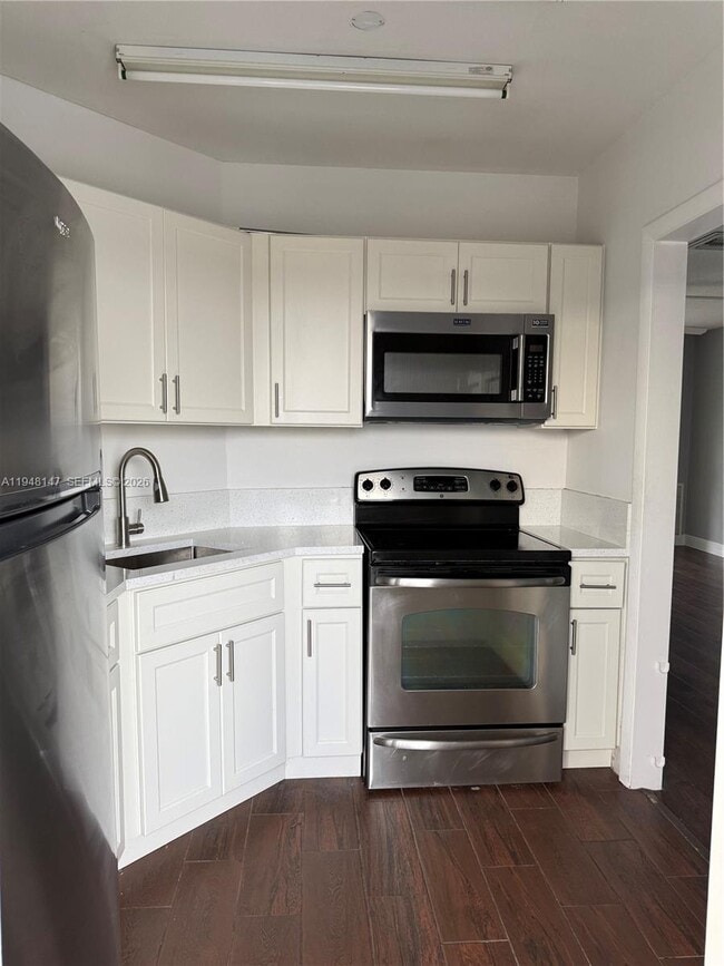 1021 Crystal Lake Dr in Pompano Beach, FL - Building Photo - Building Photo