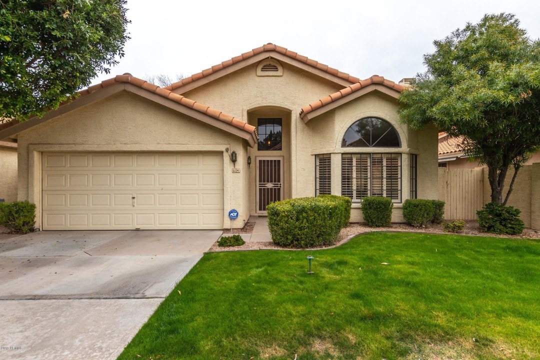 64 E Calle De Arcos in Tempe, AZ - Building Photo