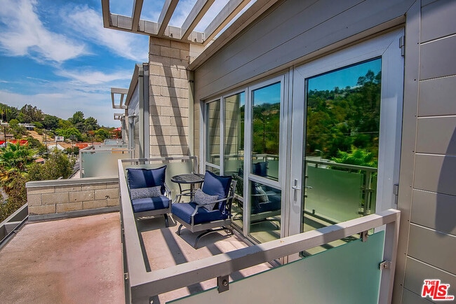 property at 3450 Cahuenga Blvd