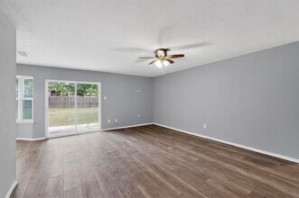 5717 Macrae St in Haltom City, TX - Foto de edificio - Building Photo