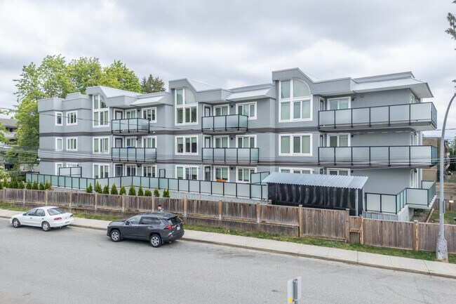 Tessaro court in Abbotsford, BC - Building Photo - Building Photo