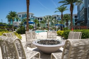 The Addison Skyway Marina in St. Petersburg, FL - Building Photo
